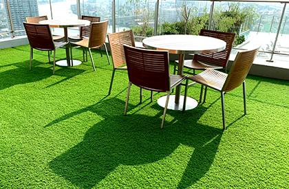 commercial-artificial-grass-installation-restaurant